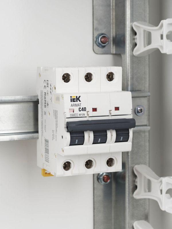 Выключатель автоматический модульный 3п C 40А M10N ARMAT IEK AR-M10N-3-C040
