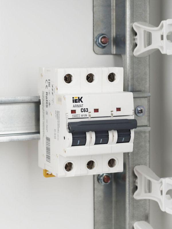 Выключатель автоматический модульный 3п C 63А M10N ARMAT IEK AR-M10N-3-C063