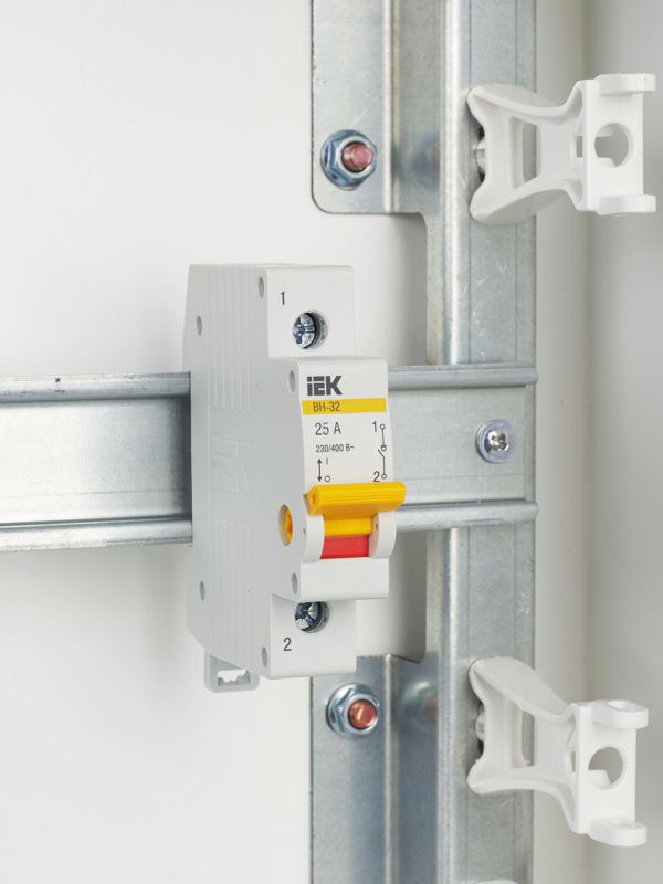 Выключатель нагрузки (мини-рубильник) 1п 25А ВН-32 KARAT IEK MNV10-1-025