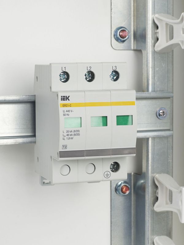 Ограничитель перенапряжения ОПС1-C 3P KARAT IEK MOP20-3-C