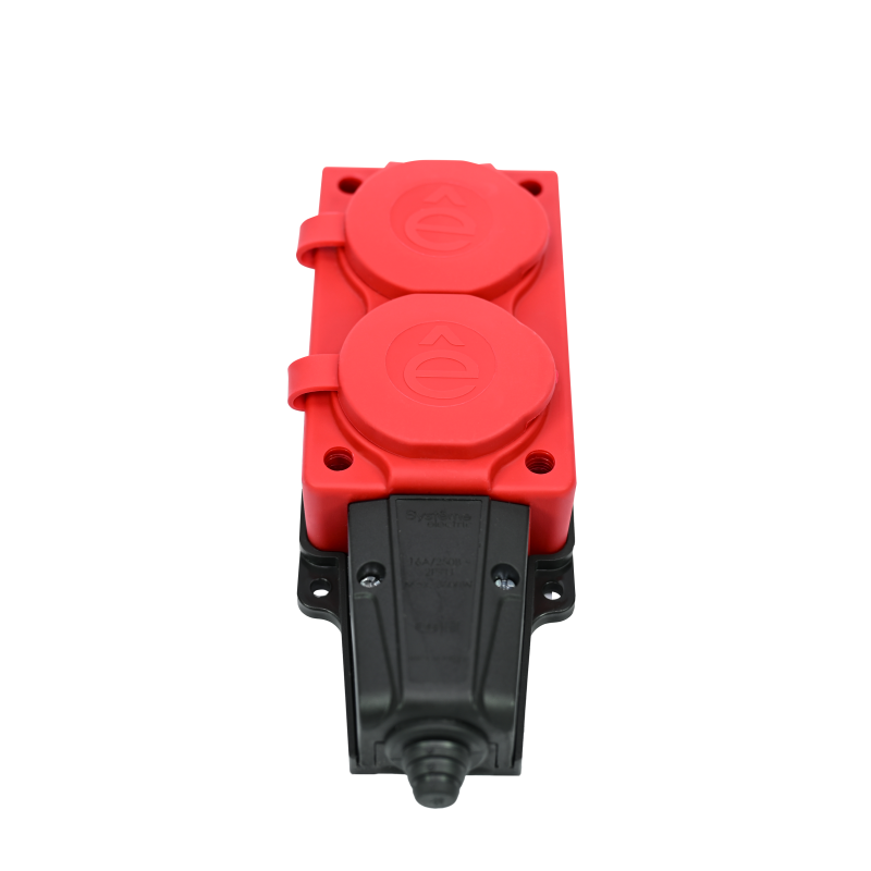 Колодка удлинителя 2-м 16А IP44 MultiSet 2К+З 250В каучук красн. SE MST4122RD