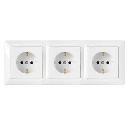 Розетка 3-м СП 16А IP20 с заземл. бел. Bylectrica РС16-354